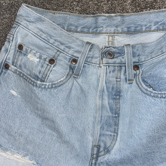 Levi’s Shorts - Picture 6 of 9